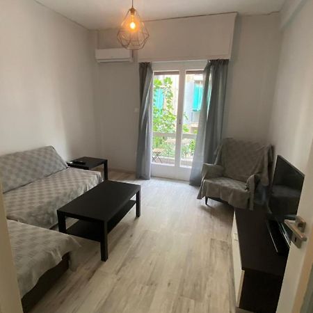 Lovely Apartment/1Bedroom Next To Metro เอเธนส์ ภายนอก รูปภาพ