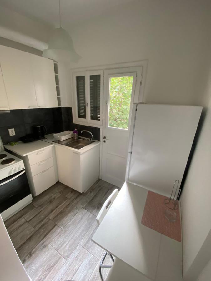 Lovely Apartment/1Bedroom Next To Metro เอเธนส์ ภายนอก รูปภาพ